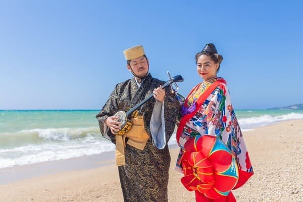 与心爱之人一同参加难忘的"琉球传统服装"体验！~结婚照拍摄方案（两人）~